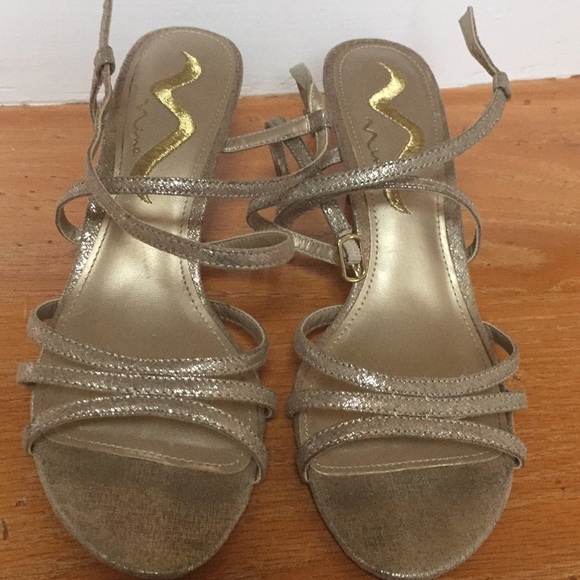 Nina gold sandal made 2 look like gold spun canvas - Picture 2 of 8